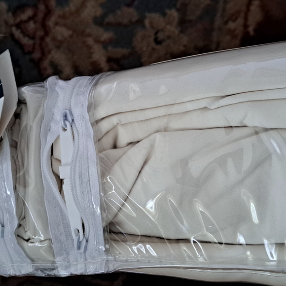 Charisma White Sheet Set Luxurious Bedding - Picture 3 of 5